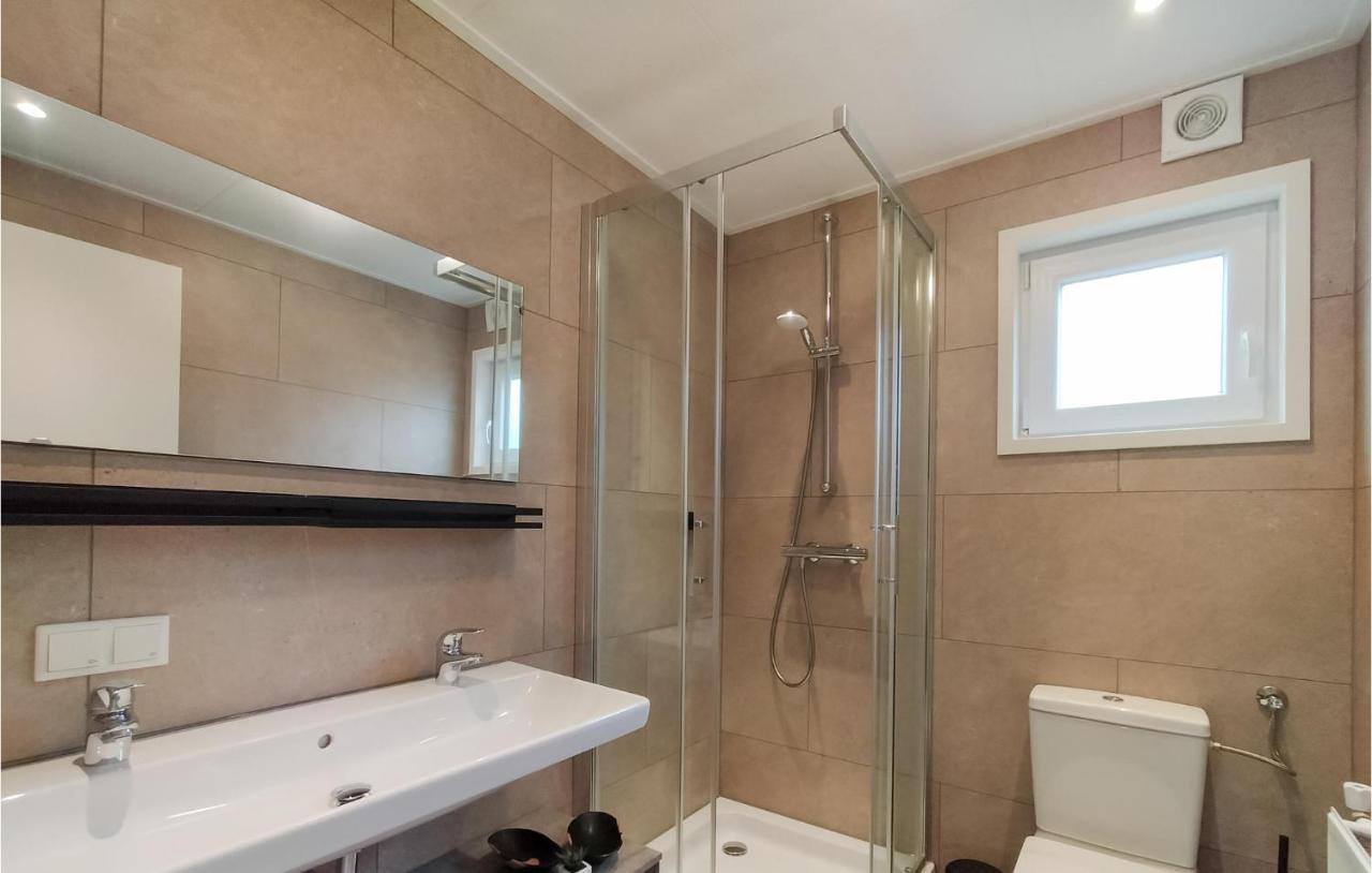 2 Bedroom Awesome Home In Heinkenszand ภายนอก รูปภาพ