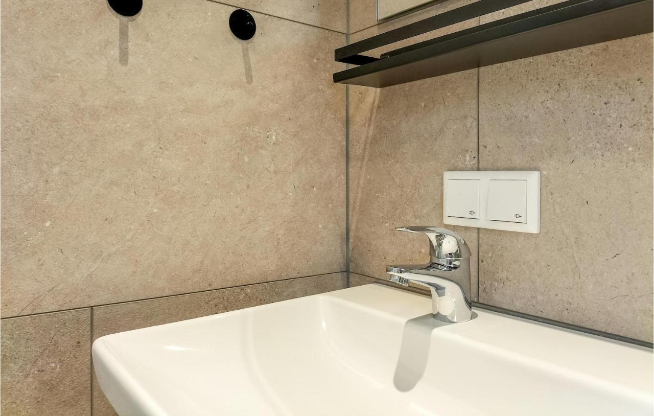 2 Bedroom Awesome Home In Heinkenszand ภายนอก รูปภาพ